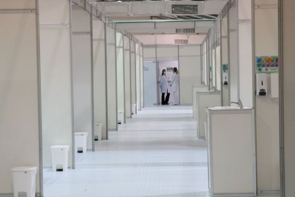Brasil bate recorde de mortes e casos confirmados notificados em um dia