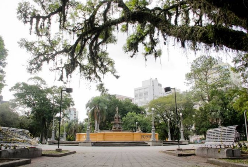 Praça Coronel Pedro Osório terá iluminação ornamental em LED
