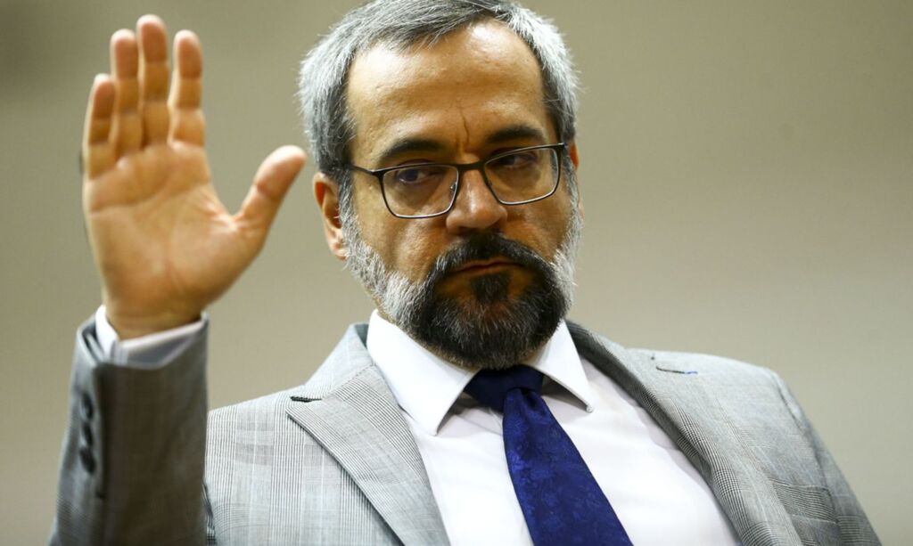Enem 2020 está garantido, diz ministro