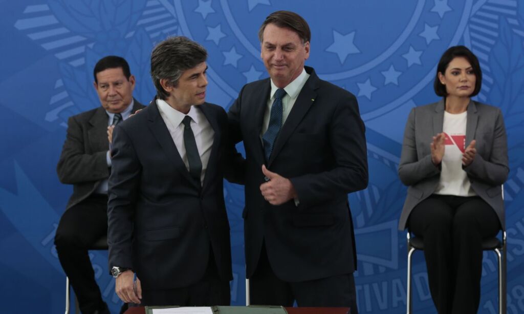 Teich toma posse no Ministério da Saúde