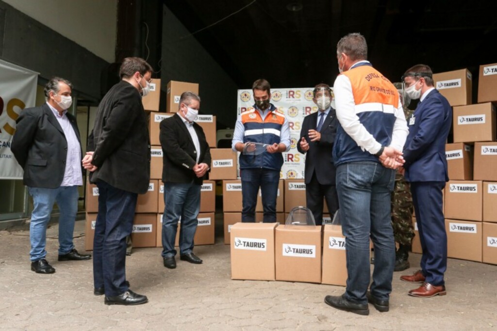 Governo recebe doação de 60 mil máscaras de proteção facial