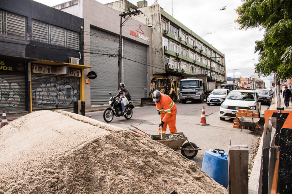 Começa a requalificação da rua Marechal Floriano