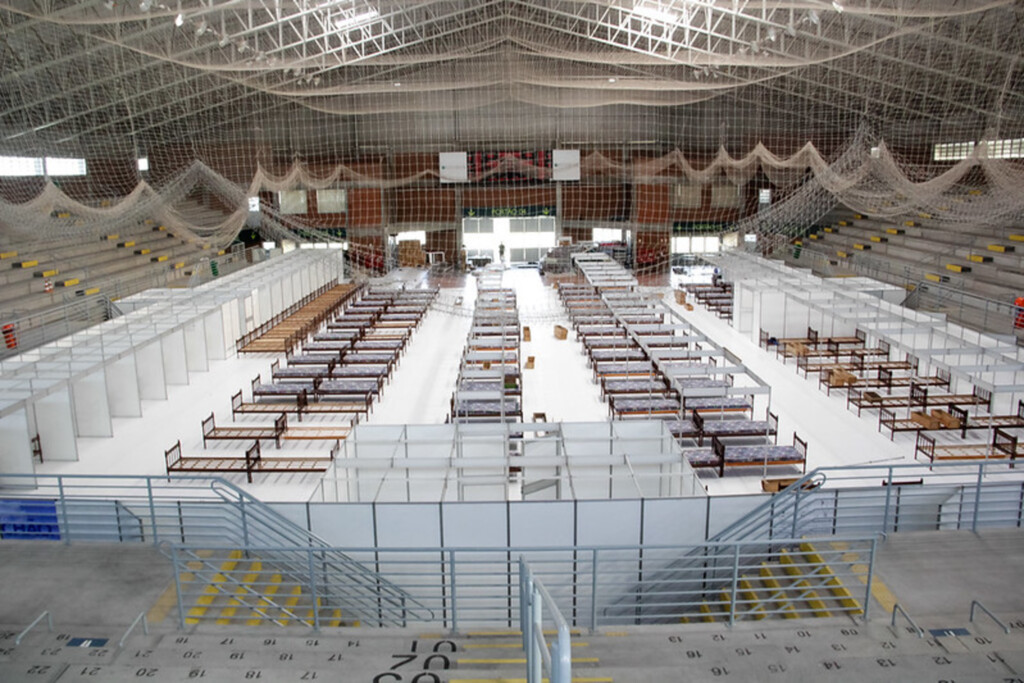 Hospital de Campanha no Ginásio do Sesi está em fase de montagem
