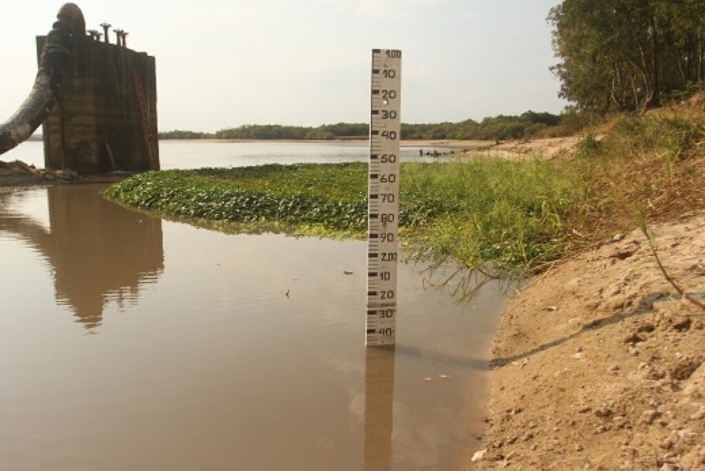 Nível baixo da Barragem Santa Bárbara causa transtornos no abastecimento