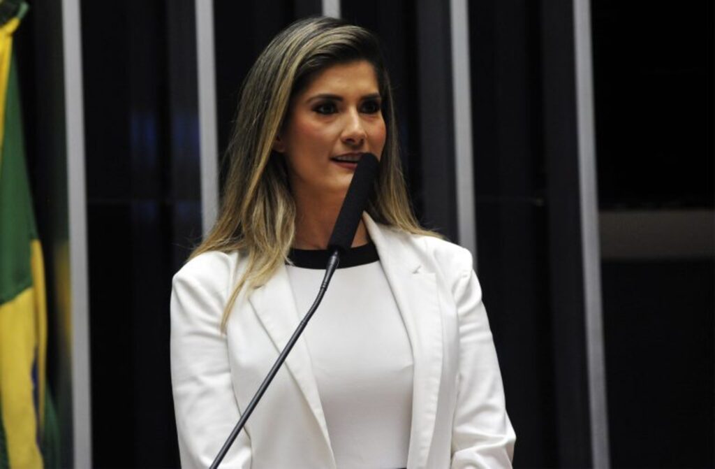 Projeto limita compras individuais de máscaras e álcool em gel