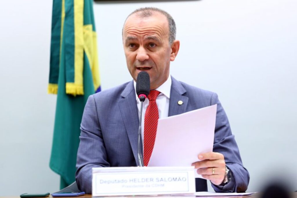 Projeto prevê álcool em gel gratuito para grupo de risco do Covid 19