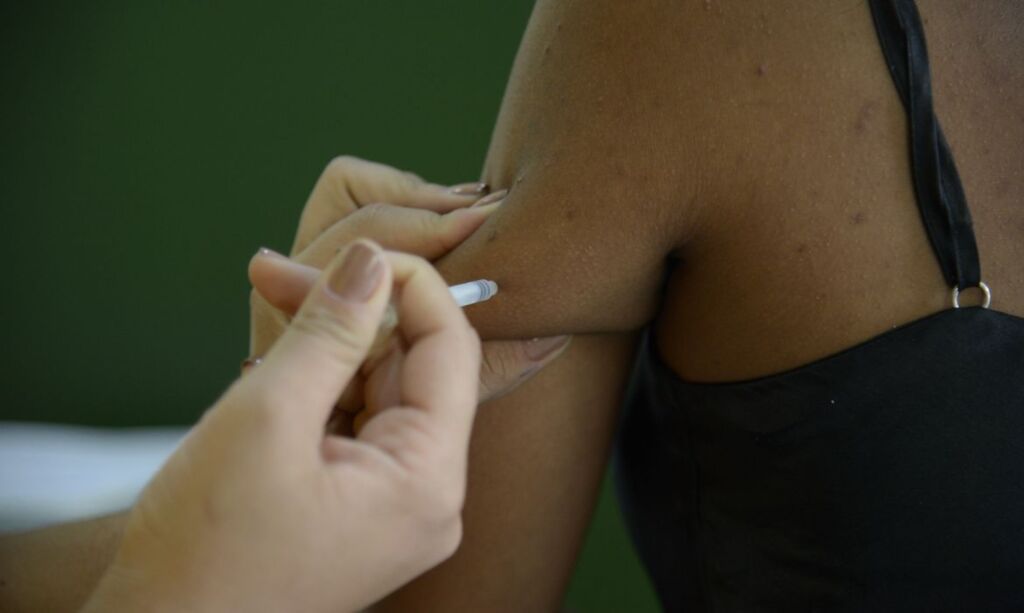 Governo faz campanha de vacinação contra febre amarela em seis estados