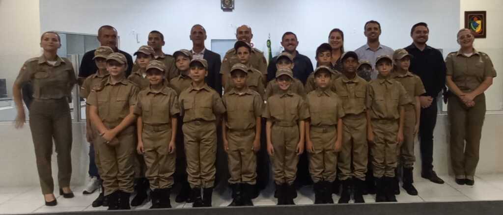 Alunos de Garopaba se formam no Projeto Policial Militar Mirim 2022