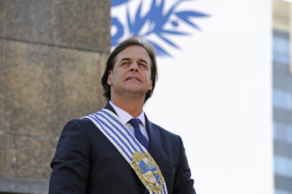 Empossado, Lacalle Pou promete “governo incansável”