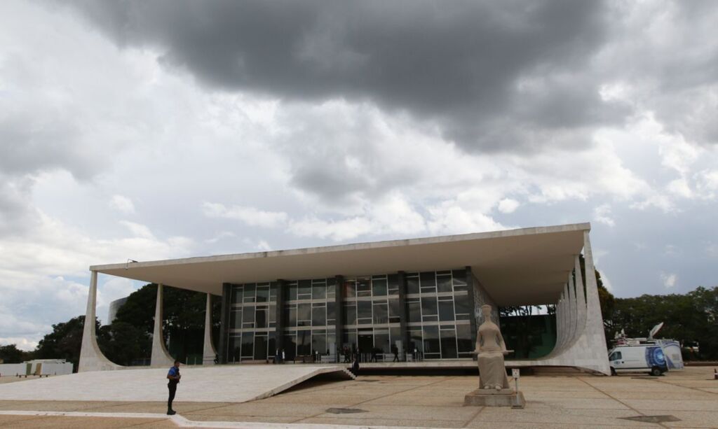 Ministros do STF criticam paralisação de policiais do Ceará