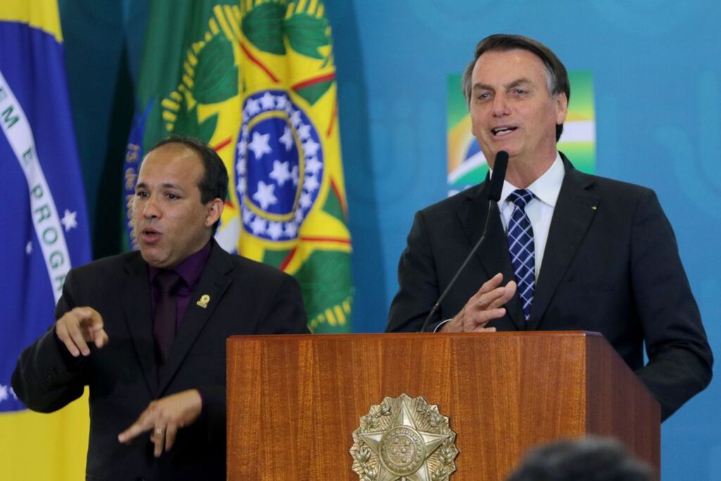 Bolsonaro sanciona lei para enfrentamento do novo coronavírus