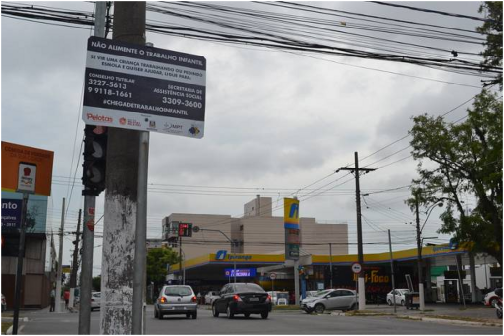 Pelotas ganha placas que alertam sobre a exploração do trabalho infantil