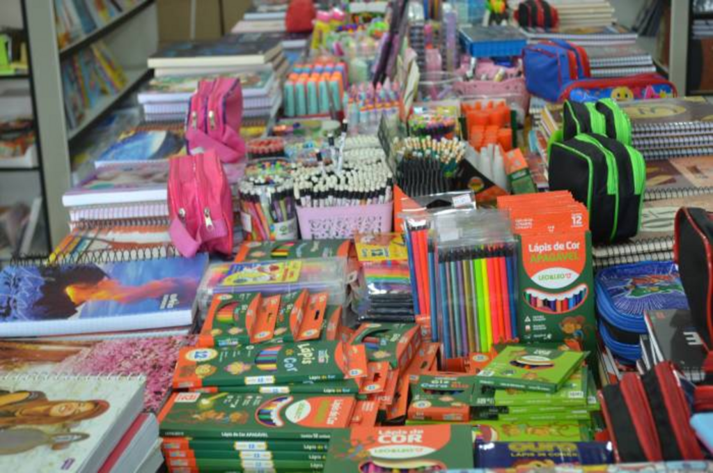 Variação de preços de material escolar chega a 875% em Pelotas