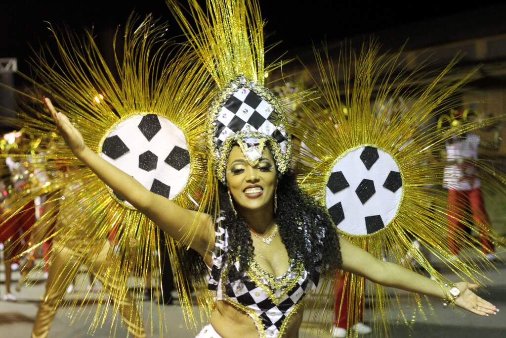 Mais uma folia de Momo fora de época em Pelotas