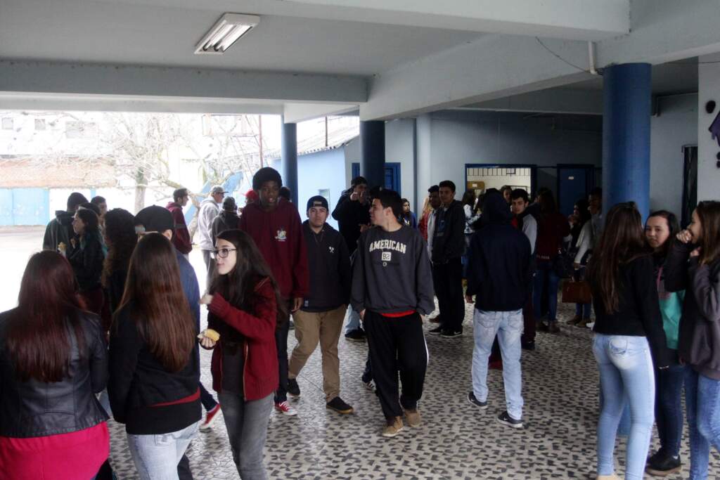 Pedido de transferência de alunos de Fundamental e Médio pode ser feito até sexta