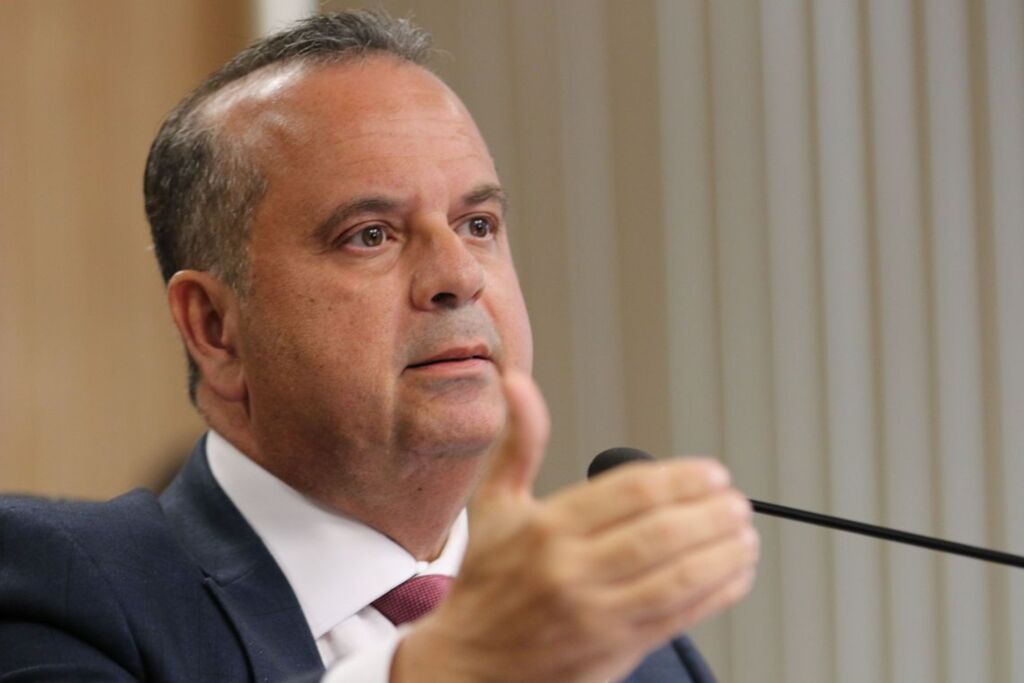 Governo contratará 7 mil militares para reforçar atendimento no INSS