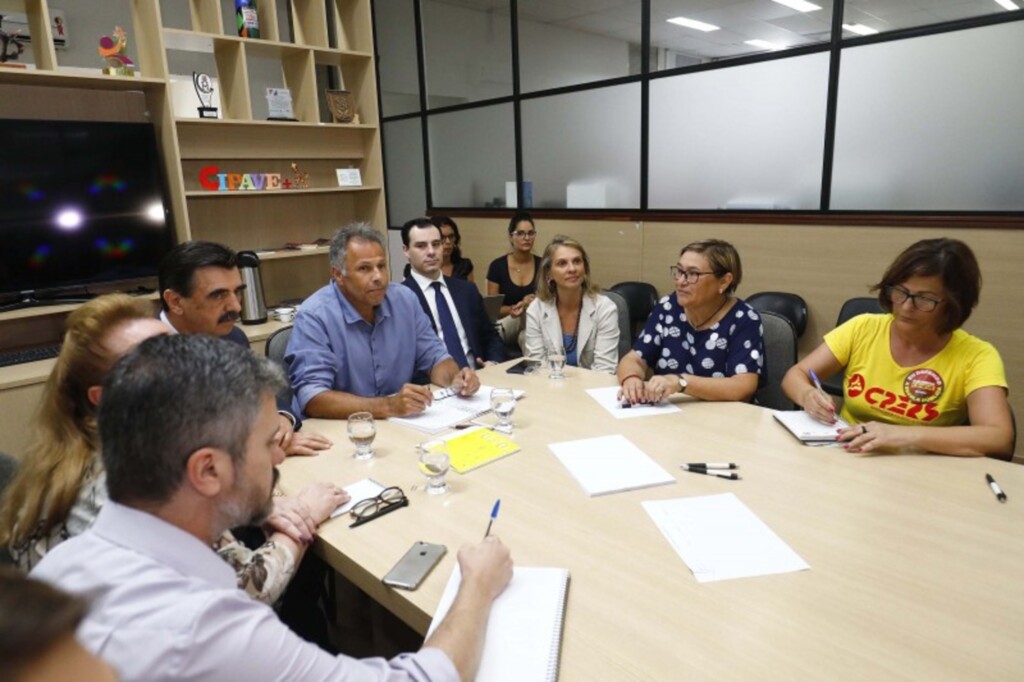 Governo pede 48h para resposta a professores