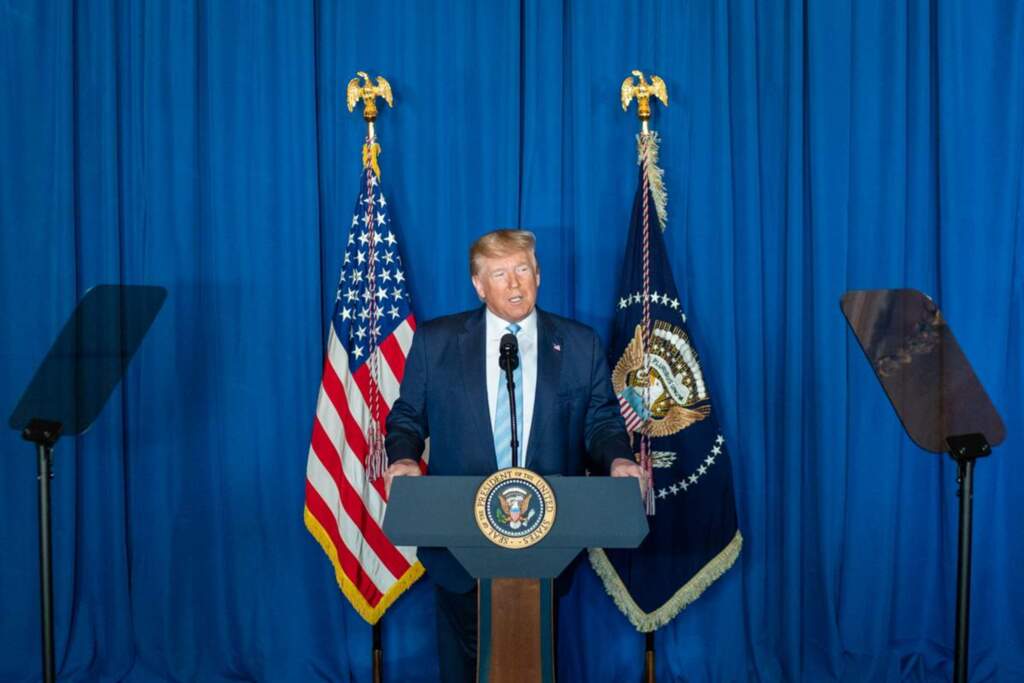 Trump ameaça atingir 52 alvos iranianos