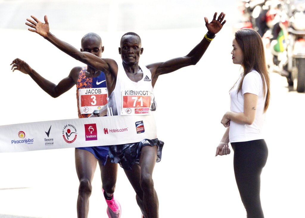 Queniano vence São Silvestre com ultrapassagem nos últimos segundos