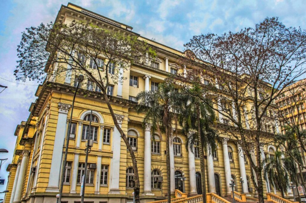 Estado quitará o salário de novembro para 53% dos servidores na segunda-feira