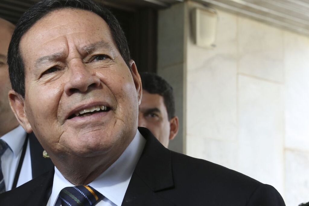 Hamilton Mourão representará o governo em posse na Argentina