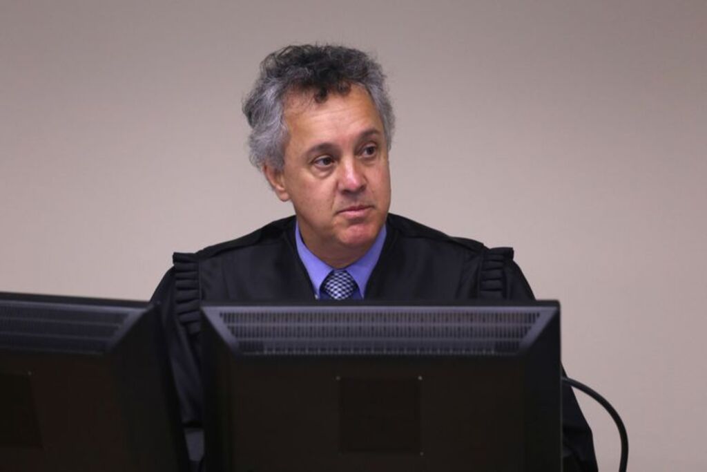 Relator no TRF4 condena Lula a 17 anos de prisão em caso do sítio