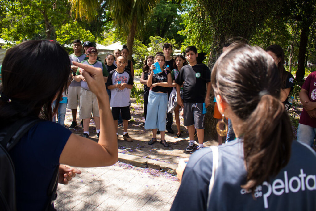 Tour Inclusivo apresenta Centro Histórico a deficientes auditivos