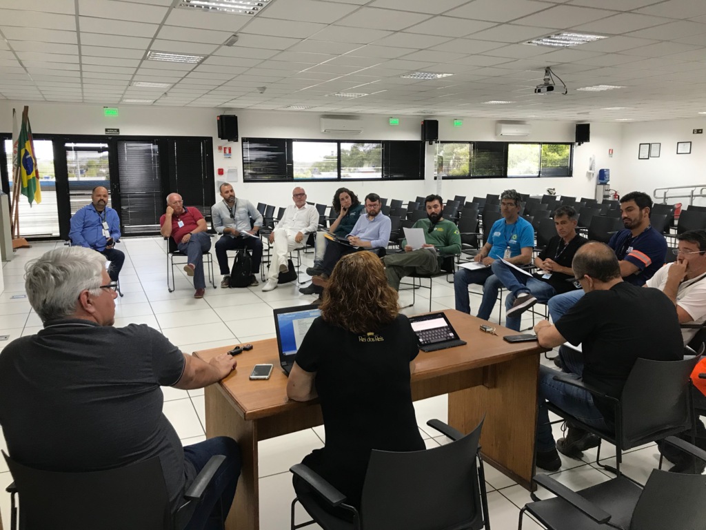 Reunião concentra informações e define ações sobre óleo vazado em Rio Grande