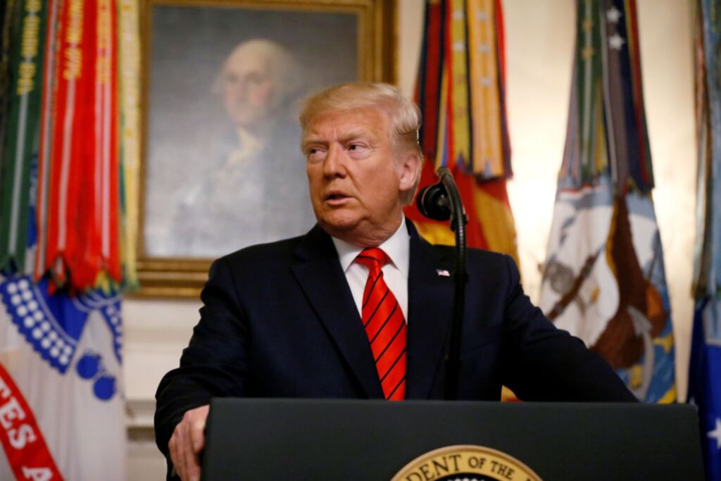 Democratas acusam Trump de intimidar testemunhas de impeachment