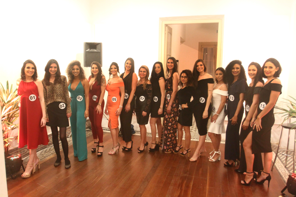 Candidatas a baronesas são apresentadas ao público