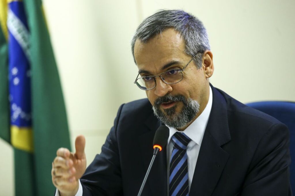 Situação nas universidades federais vai melhorar, diz ministro