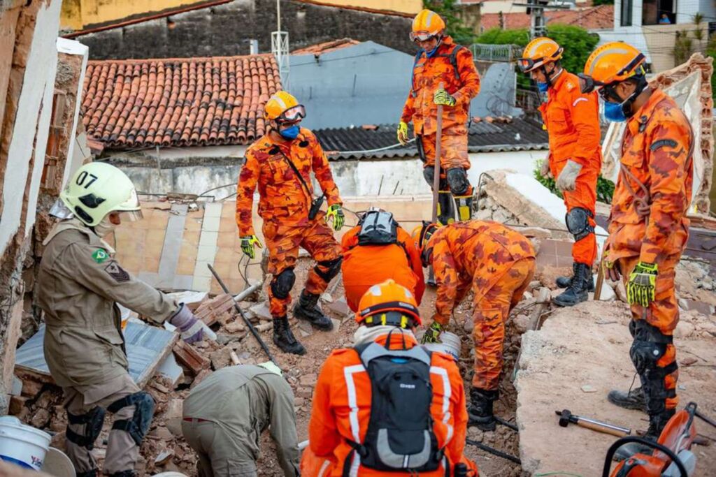 Bombeiros encontram 9ª vitima de desabamento em Fortaleza