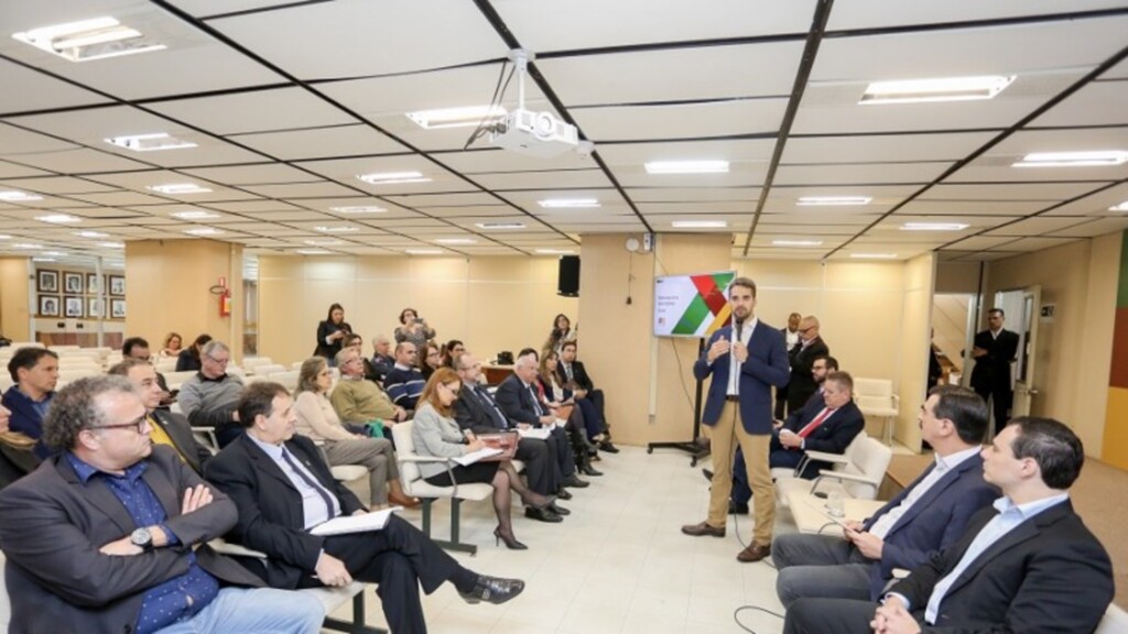 Governador apresenta proposta de reforma a lideranças da União Gaúcha em Defesa da Previdência