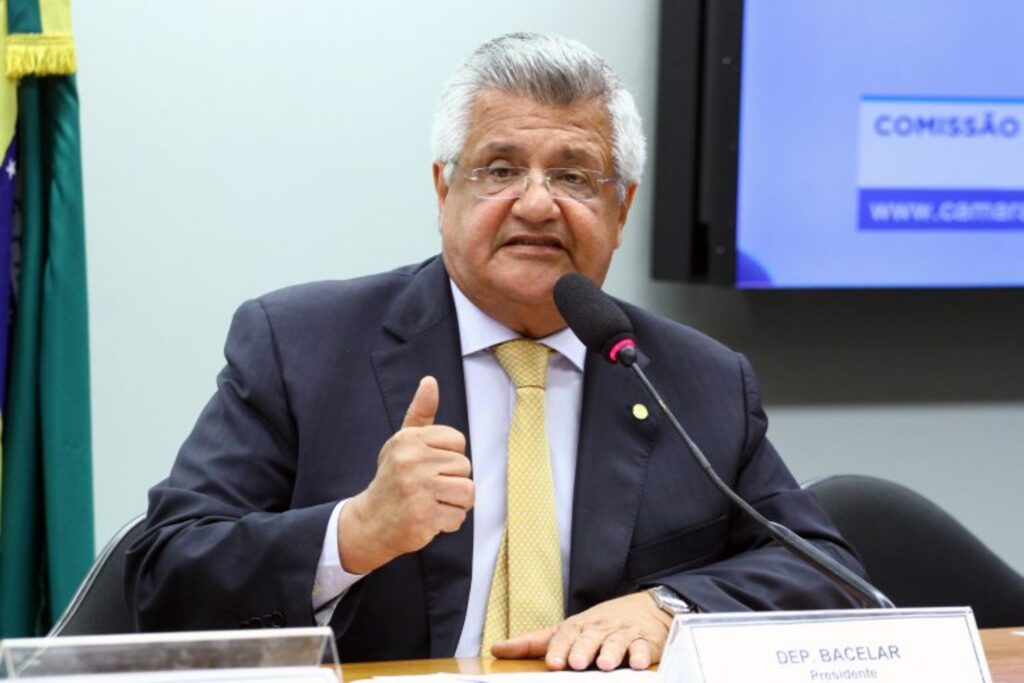 Plenário debate defesa das Universidades, dos Institutos Federais e do CNPq