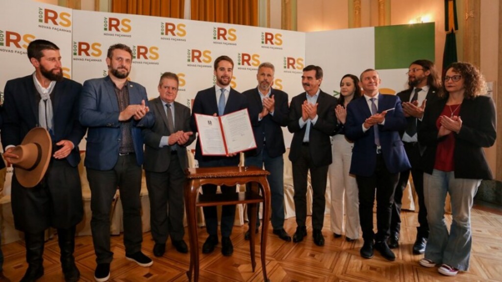 Rede pública do Estado poderá contratar 5,2 mil professores até 2020