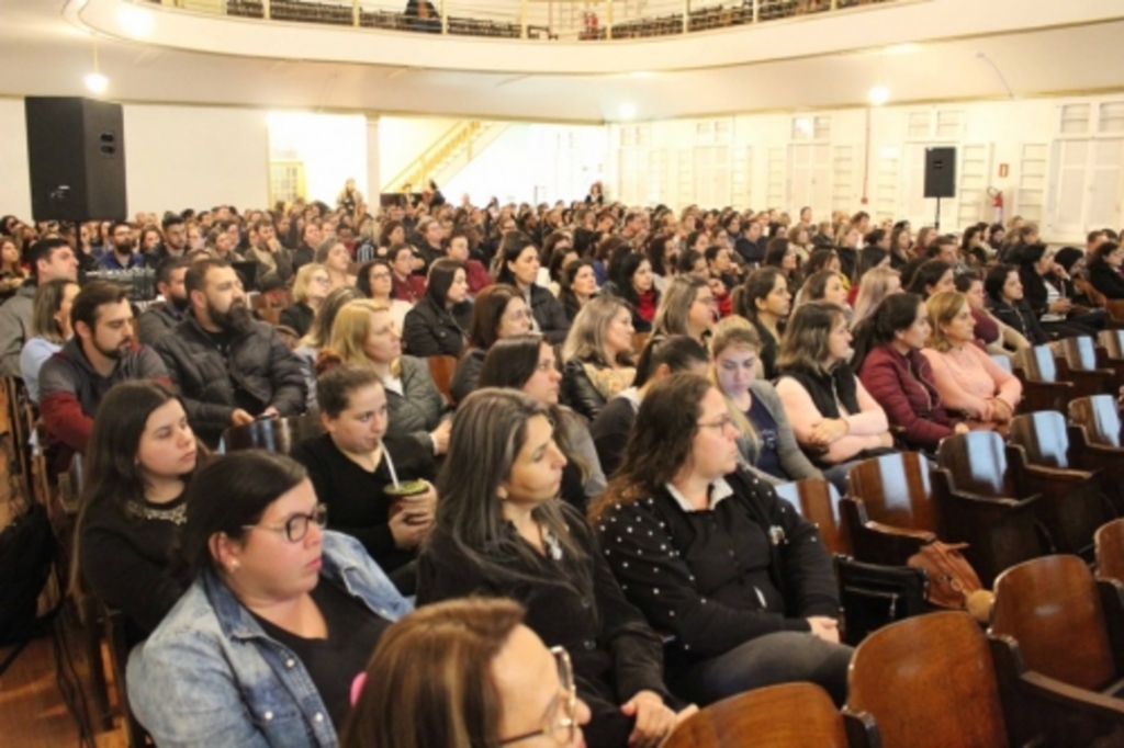 Camaquã: Secretaria de Educação apresenta novo Plano de Carreira aos professores
