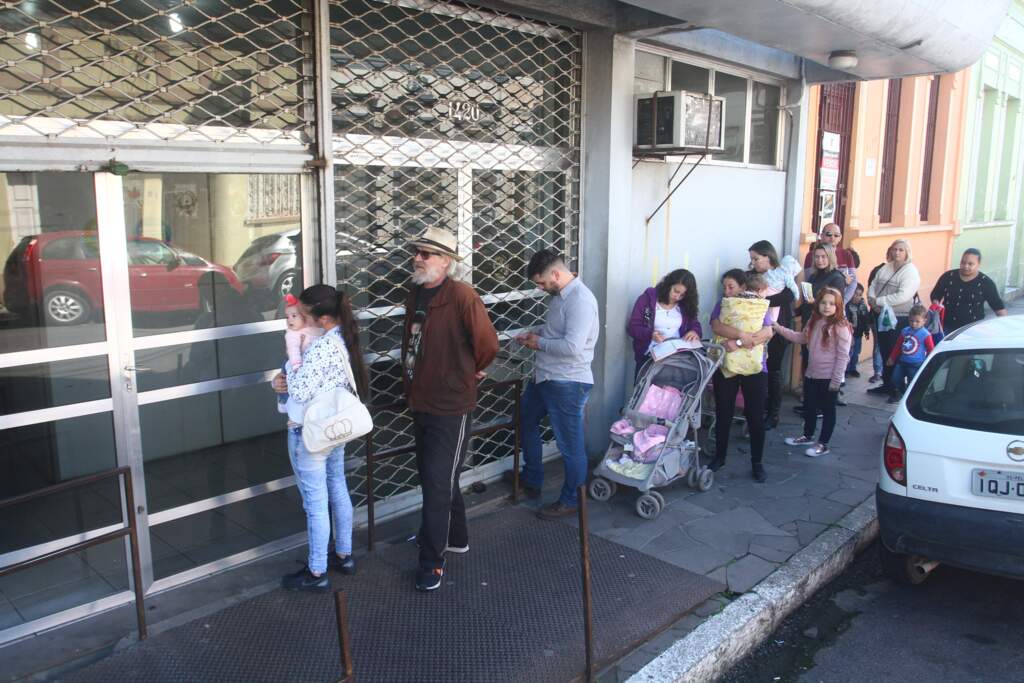 Primeiro dia de vacinação contra sarampo tem boa procura em Pelotas