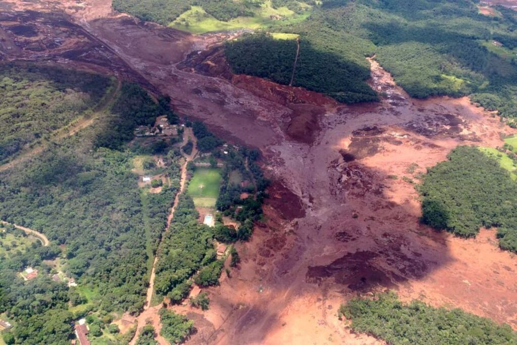 Bombeiros encontram outro corpo em Brumadinho