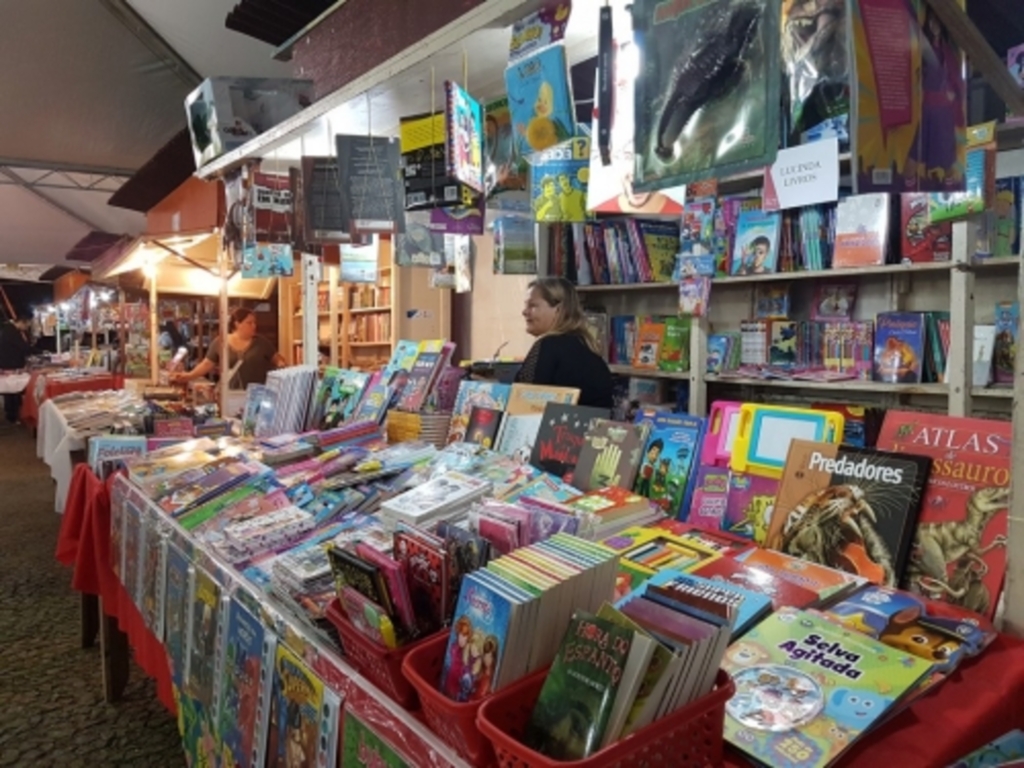 Camaquã: Começou a 39ª Feira do Livro da cidade