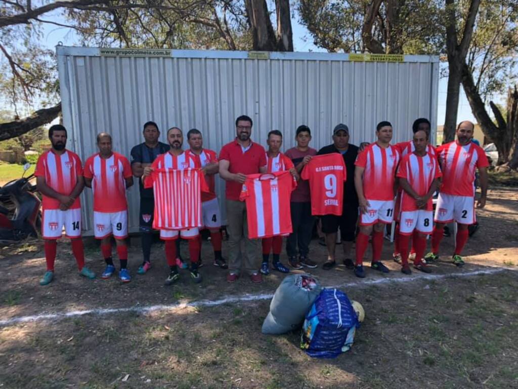 Candiota: Prefeitura repassa fardamento para o Grêmio Esportivo Santa Rosa de Seival