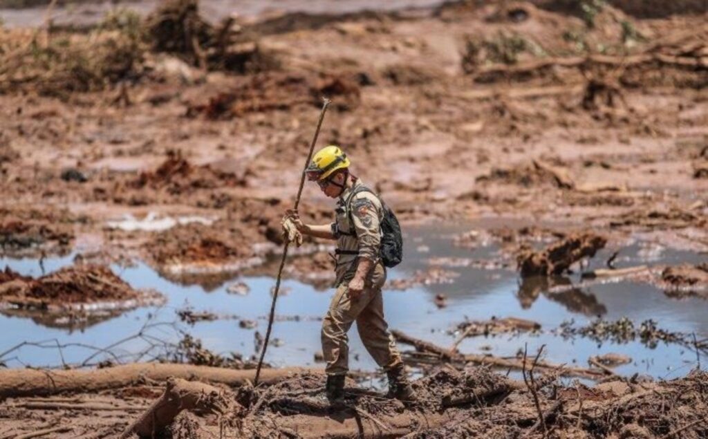 Bombeiros encontram mais um corpo da tragédia em Brumadinho