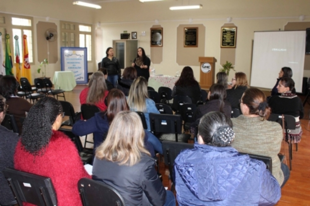 Camaquã: Encontro reúne professores que realizam Atendimento Educacional Especializado