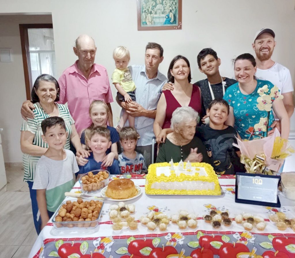 Prefeitura de Zortéa parabeniza a Sra.  Dominga Belmira Bonato Zimmermann pelos 100 anos de idade