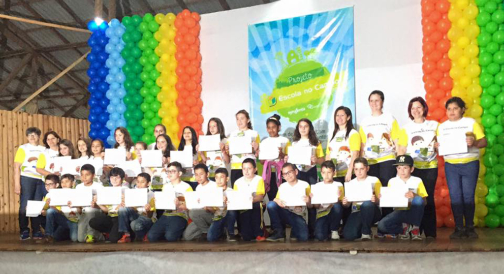 Coocam premia alunos participantes do projeto Escola no Campo