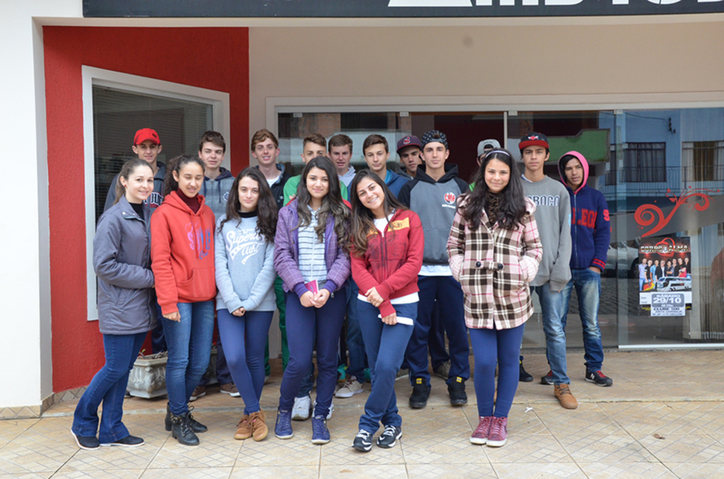 Alunos visitaram o Correio dos Lagos