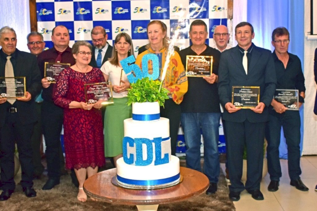 CDL Capinzal, Ouro e Lacerdópolis comemora 50 anos com jantar e homenagens aos ex-presidentes