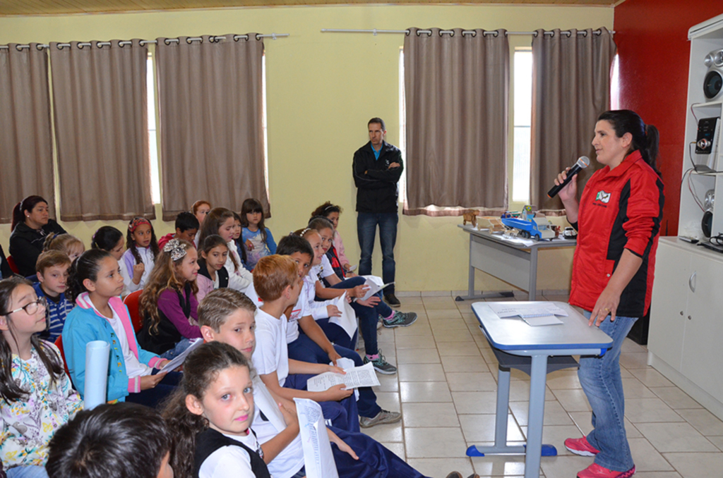 Integração entre família e escola no  aprendizado escolar