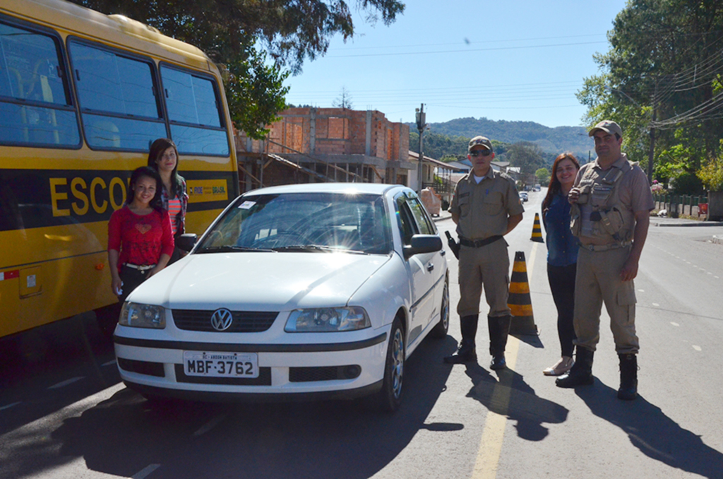 Polícia Militar de Abdon Batista realiza ação de conscientização no trânsito