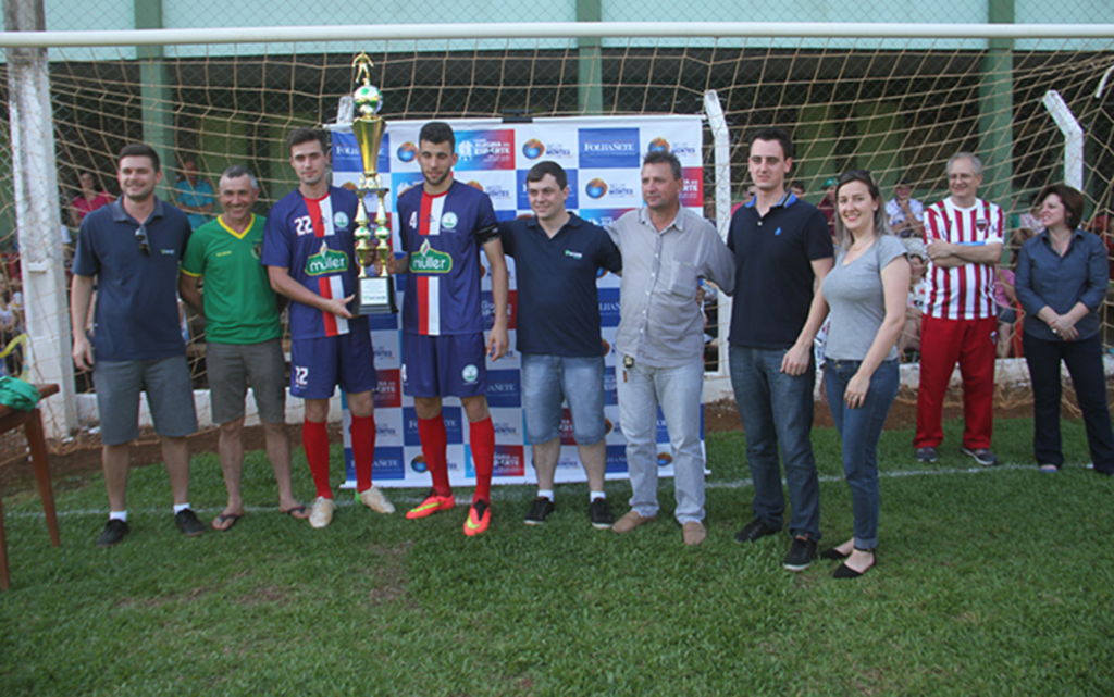  - Três de Maio levantou o troféu Sicoob em 2016