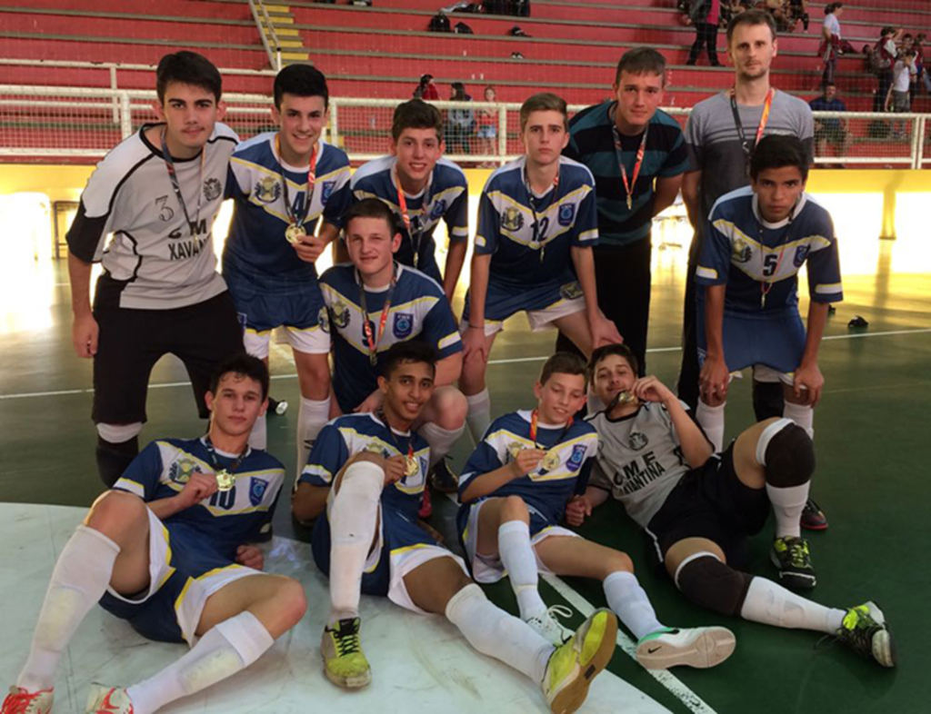  - Meninos da EEB Luiz Trindade de Xavantina foram campeões no futsal